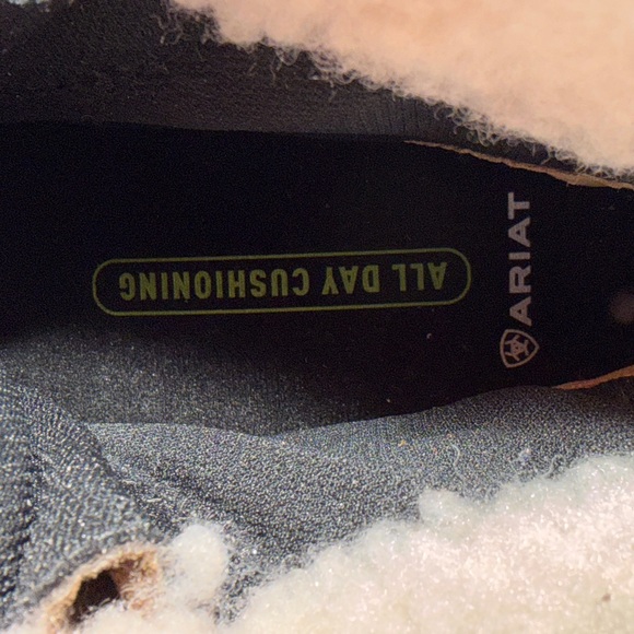 Ariat Women's Tan Winter Boots with Fur Lining - Picture 7 of 9